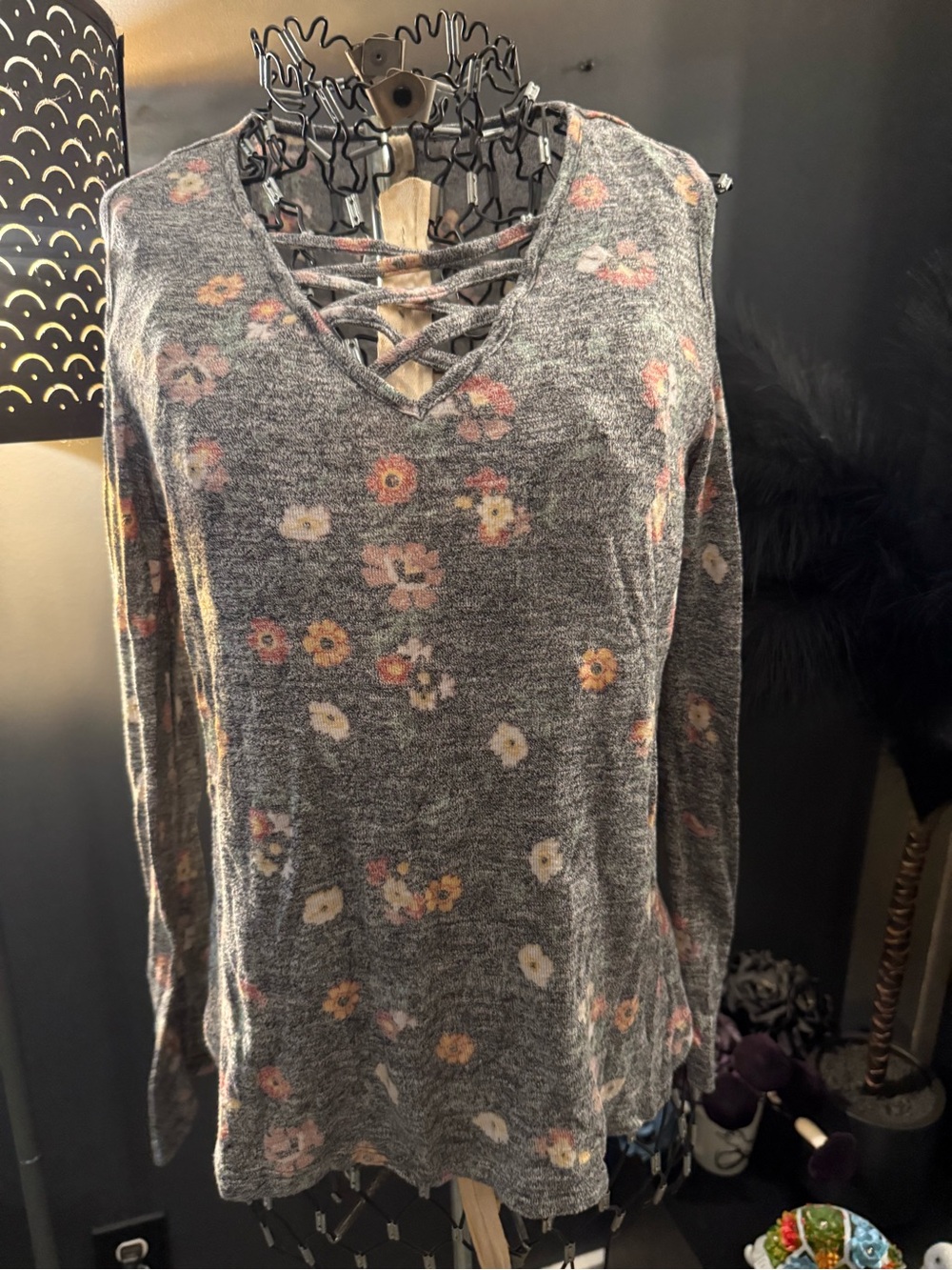 Women's Gray Floral Lace-Up V-Neck Long-Sleeve Tee